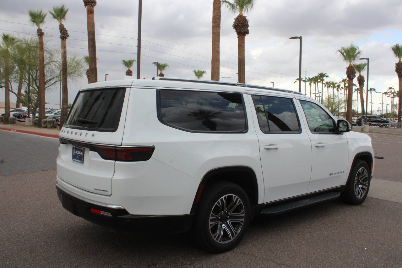 Used 2023 Jeep Wagoneer L Series II AWD/4WD image 4
