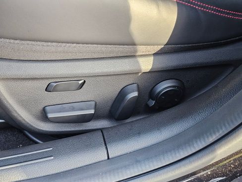 Certified 2025 Genesis G70 3.3T Advanced w/ Sport Prestige Package image 33