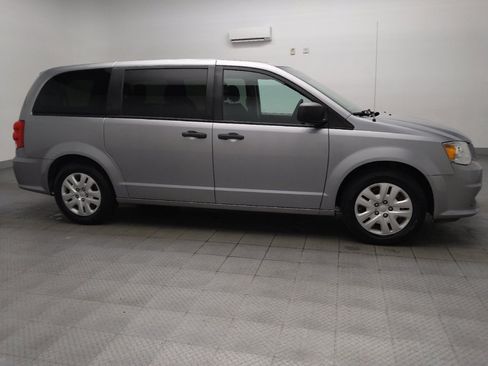 Used 2019 Dodge Grand Caravan SE w/ UConnect Hands-Free Group FWD image 11