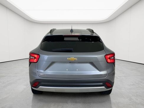 Used 2025 Chevrolet Trax LT FWD image 21