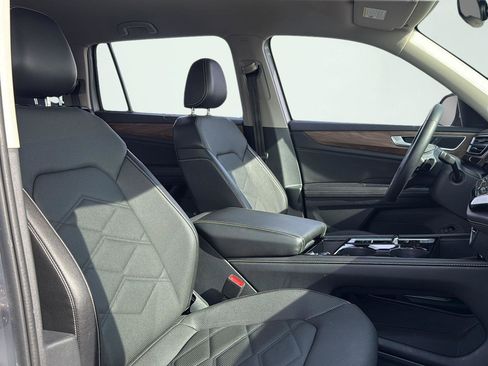 Used 2024 Volkswagen Atlas SE image 31