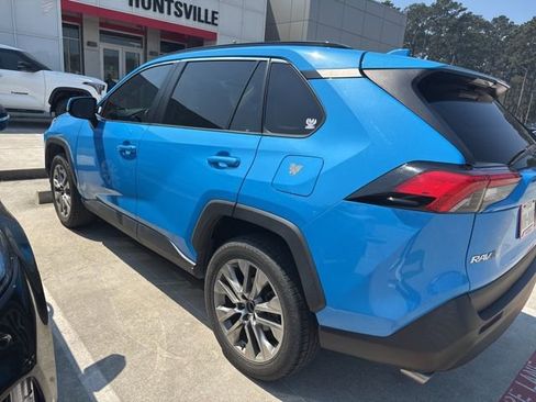 Used 2019 Toyota RAV4 XLE Premium image 3