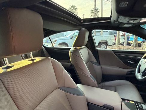 Certified 2023 Lexus ES 250 w/ Premium Package AWD/4WD image 40