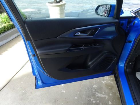 Certified 2025 Chevrolet Equinox EV LT w/ Convenience Package image 27