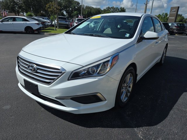 Used 2016 Hyundai Sonata SE FWD image 2