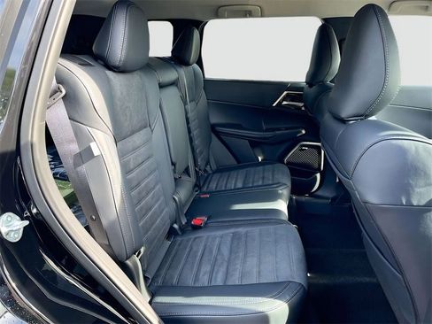 New 2026 Mitsubishi Outlander SE image 31