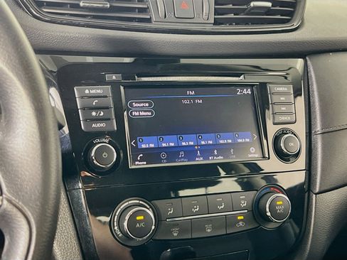 Used 2019 Nissan Rogue S image 14