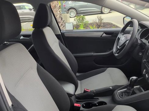 Used 2017 Volkswagen Jetta S image 14