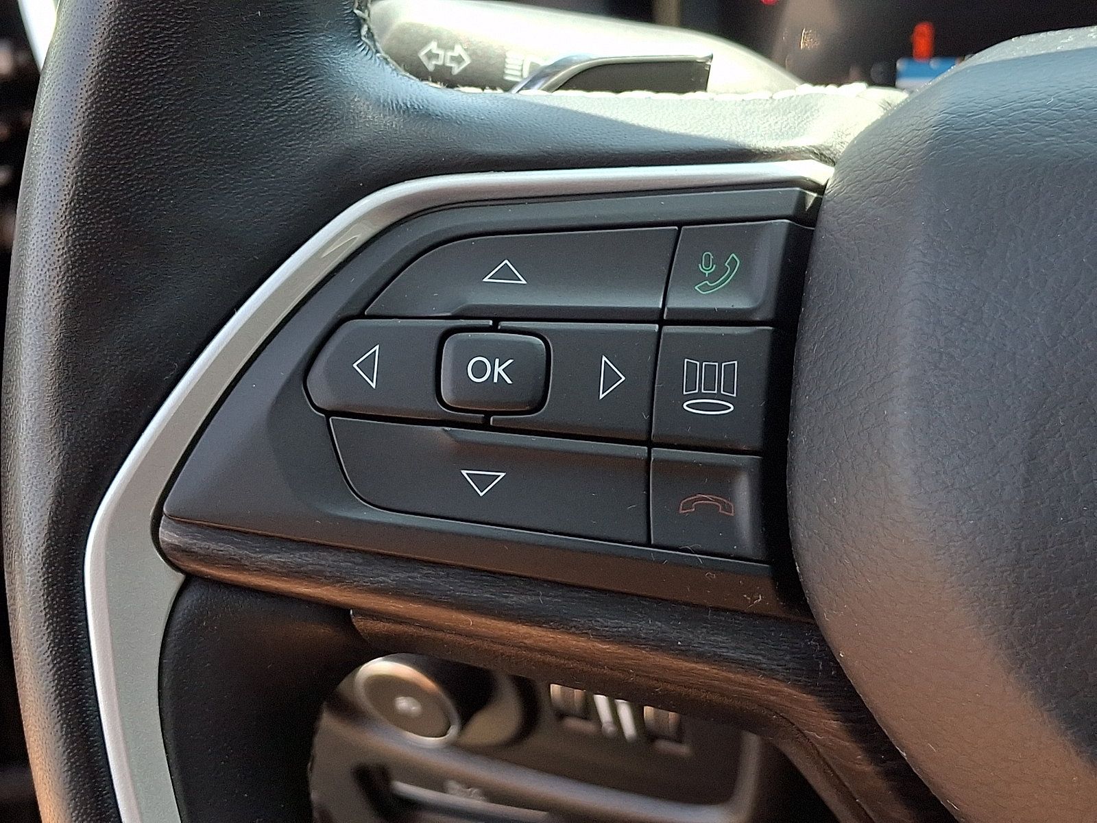 Used 2022 Jeep Grand Cherokee Limited AWD/4WD image 23
