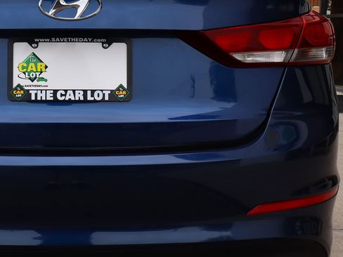 Used 2017 Hyundai Elantra SE FWD image 20