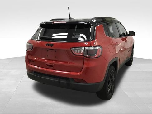 Used 2023 Jeep Compass Latitude w/ Sun and Sound Group AWD/4WD image 16