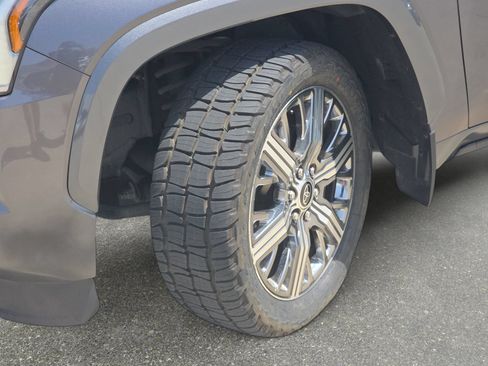 Used 2024 Toyota Sequoia Capstone AWD/4WD image 31
