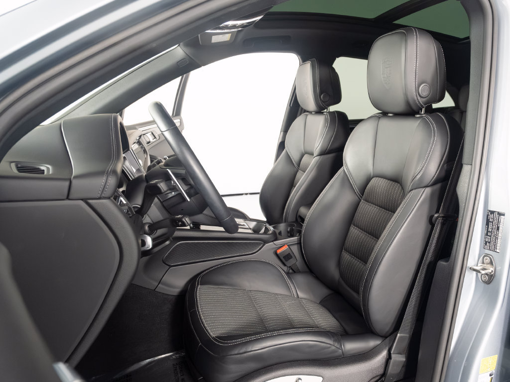 Certified 2026 Porsche Macan Turbo AWD/4WD image 17