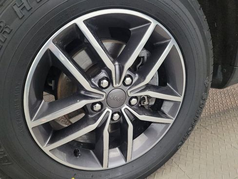 Used 2020 Jeep Grand Cherokee Limited AWD/4WD image 31