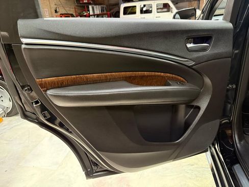 Used 2017 Acura MDX SH-AWD image 32
