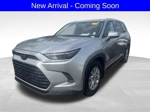 Used 2024 Toyota Grand Highlander FWD image 2