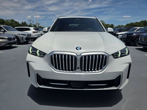 New 2026 BMW X5 xDrive40i w/ Premium Package AWD/4WD image 2