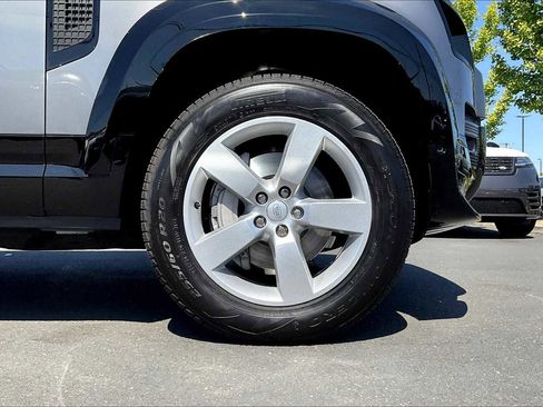 Used 2024 Land Rover Defender 110 X-Dynamic SE image 11