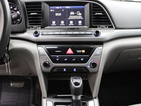Used 2017 Hyundai Elantra SE FWD image 19