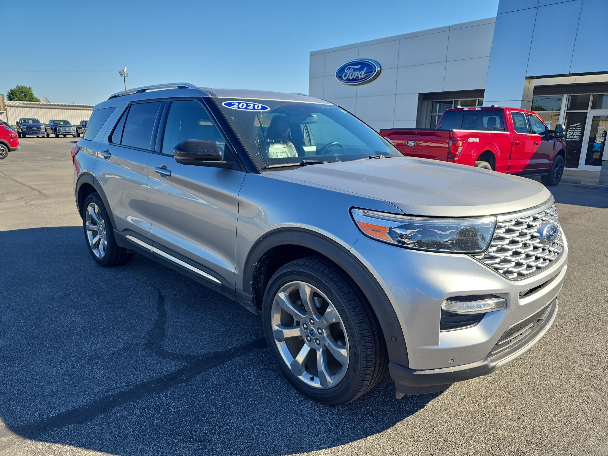 Used 2020 Ford Explorer Platinum w/ Premium Technology Package AWD/4WD image 4