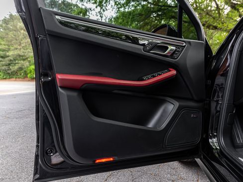 Used 2017 Porsche Macan GTS image 31