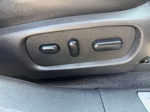 Used 2013 Ford Taurus Limited FWD image 22