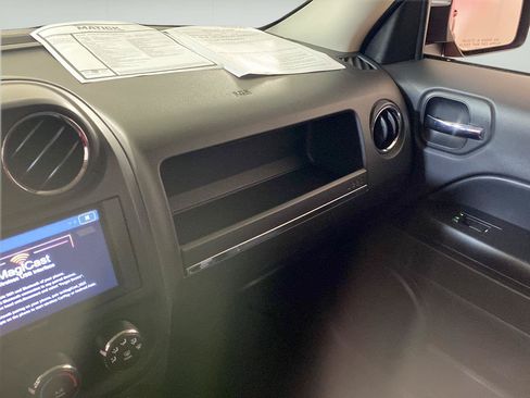 Used 2016 Jeep Patriot Latitude AWD/4WD image 51