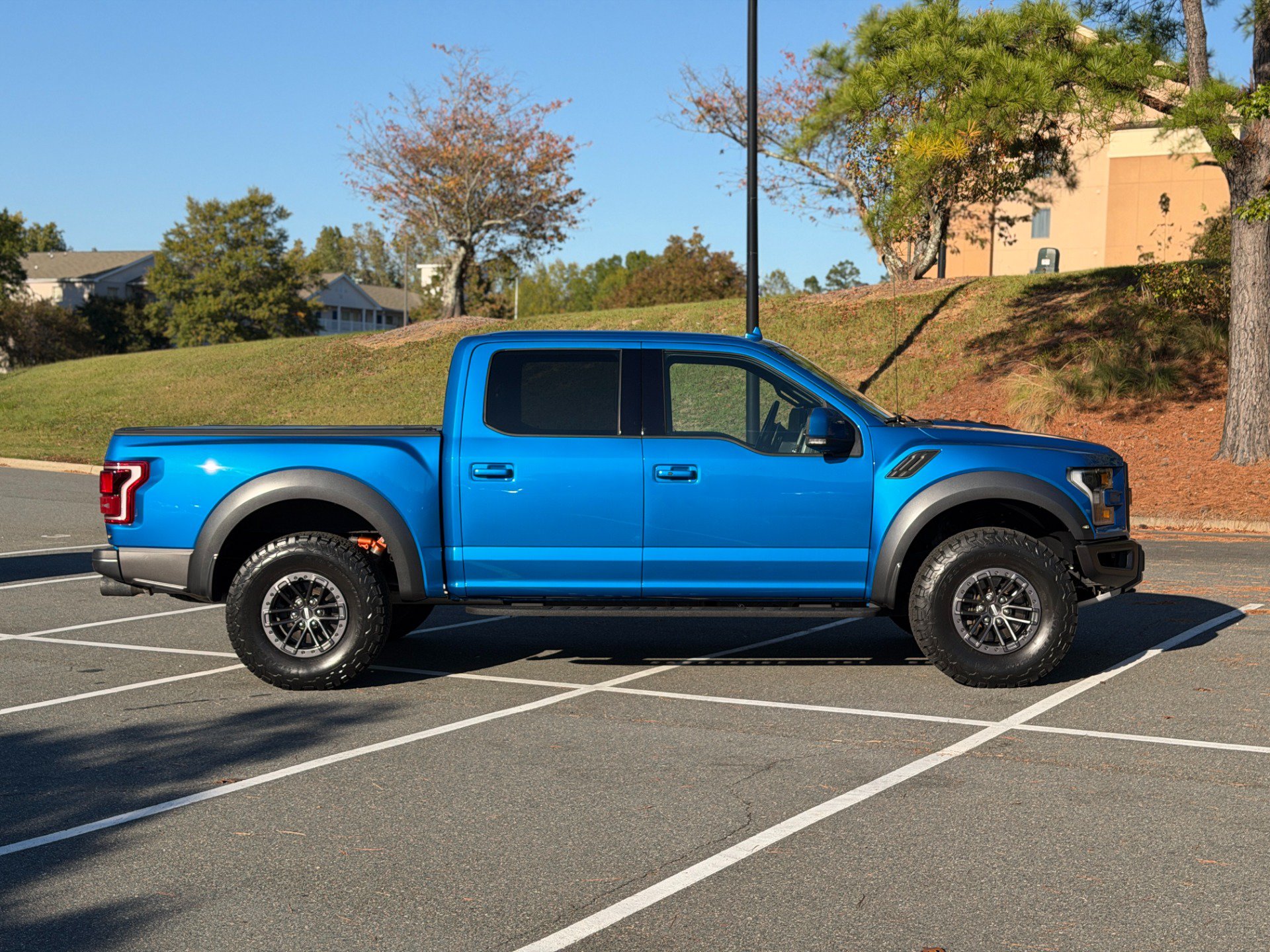 Used 2019 Ford F150 Raptor w/ Equipment Group 802A Luxury AWD/4WD image 14