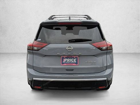 Used 2025 Nissan Rogue Platinum image 6