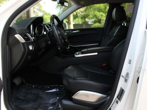 Used 2015 Mercedes-Benz GL 550 4MATIC image 8