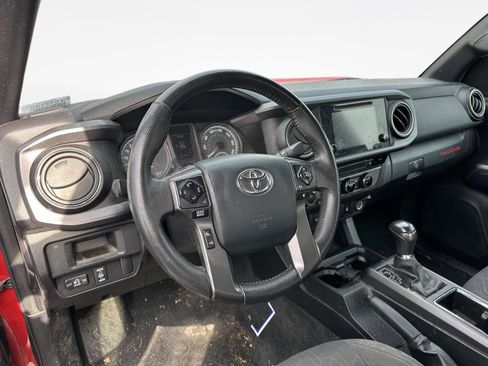 Used 2016 Toyota Tacoma TRD Off-Road image 11