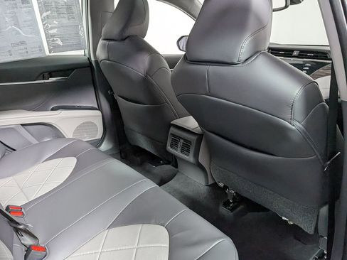 Used 2019 Toyota Camry XLE w/ Navigation Package image 41