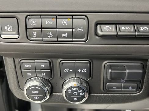 Used 2024 GMC Yukon Denali Ultimate AWD/4WD image 31