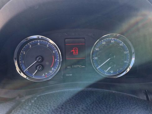 Used 2018 Toyota Corolla LE image 15