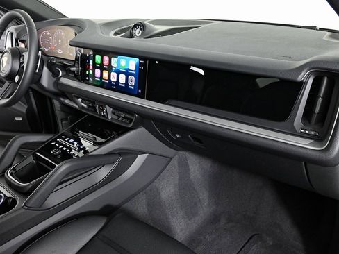 Used 2025 Porsche Cayenne Coupe image 26