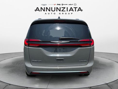 Certified 2023 Chrysler Pacifica Limited image 4