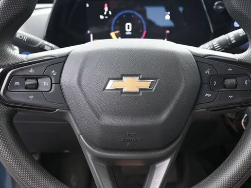Used 2025 Chevrolet Trax LT FWD image 28