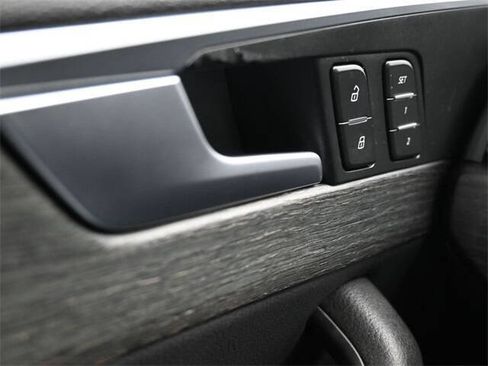 Used 2018 Audi A4 2.0T Ultra Premium w/ Convenience Package image 16