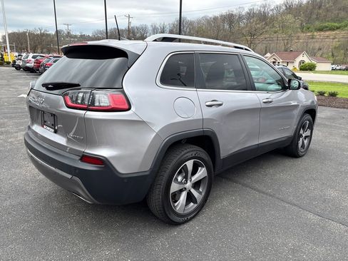 Used 2019 Jeep Cherokee Limited w/ Technology Group AWD/4WD image 5