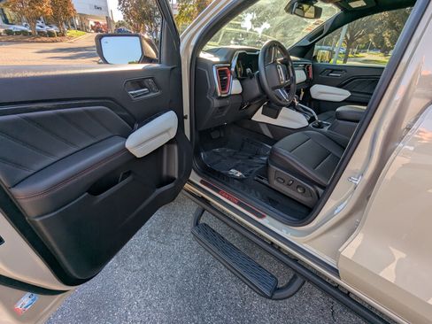 Used 2023 GMC Canyon AT4X image 8