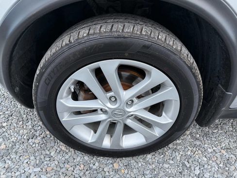 Used 2011 Nissan Juke S image 25