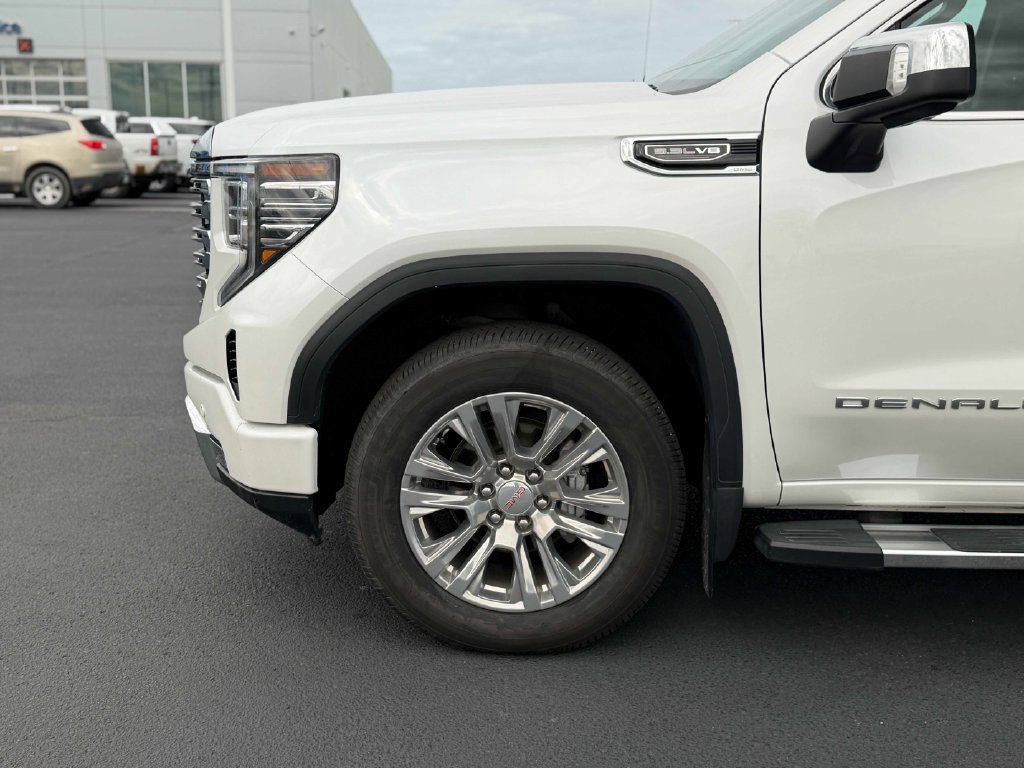 Used 2022 GMC Sierra 1500 Denali w/ Technology Package AWD/4WD image 13