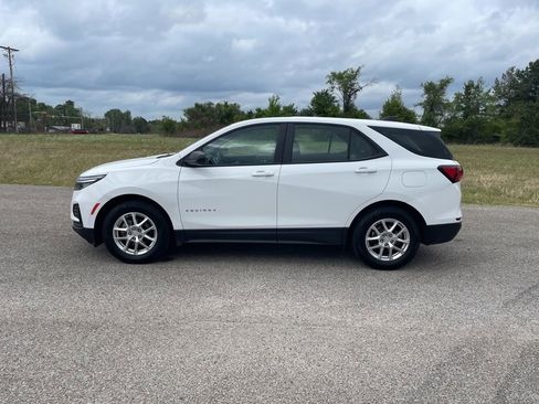 Used 2022 Chevrolet Equinox LS image 2