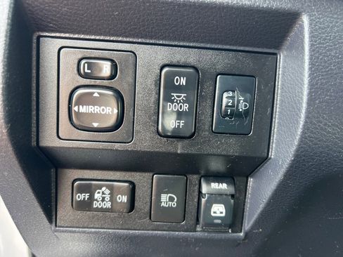 Used 2018 Toyota Tundra Limited w/ Limited Premium Package image 31