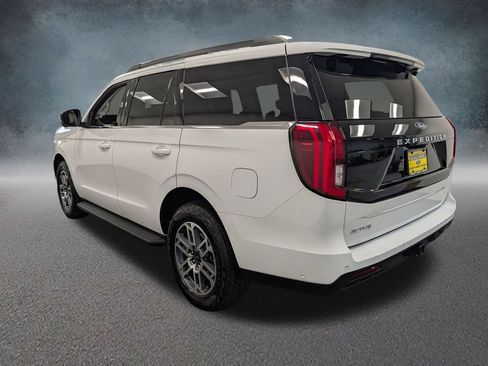 Used 2025 Ford Expedition Active AWD/4WD image 6