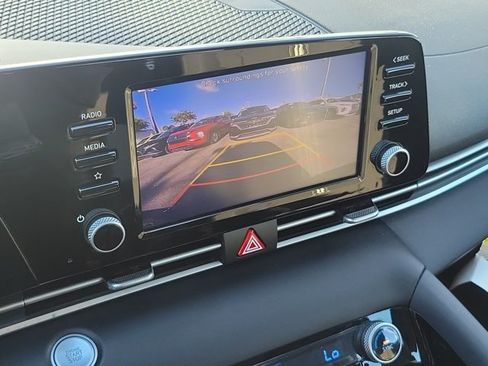Used 2022 Hyundai Elantra SEL w/ Convenience Package FWD image 28