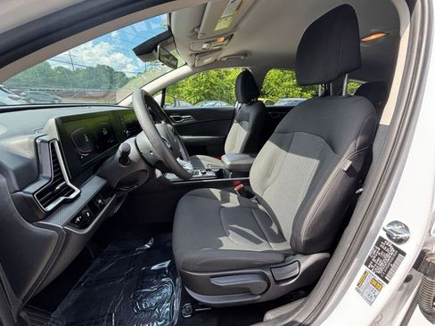 Used 2025 Kia Sportage LX FWD image 32