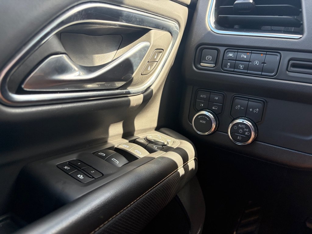 Used 2024 GMC Yukon SLT w/ SLT Luxury Package AWD/4WD image 47