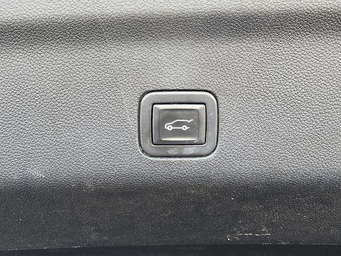 Used 2023 Chevrolet Suburban LT image 15