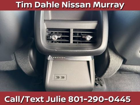 Used 2024 Cadillac Lyriq Luxury AWD/4WD image 17